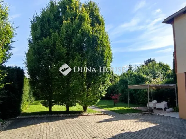 Eladó ház Komárom 275 nm