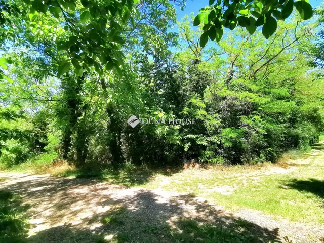 Eladó telek Balatonkenese 800 nm