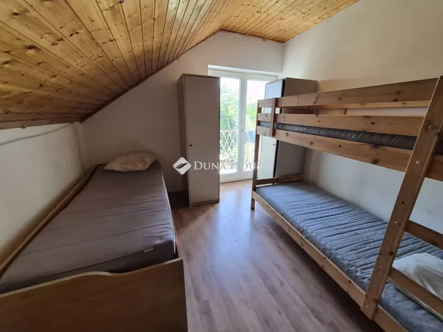 Eladó ház Sóskút 300 nm