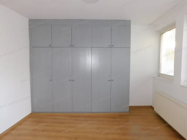 Kiadó kereskedelmi és ipari ingatlan Kecskemét, Belváros, Vörösmarty 17 nm