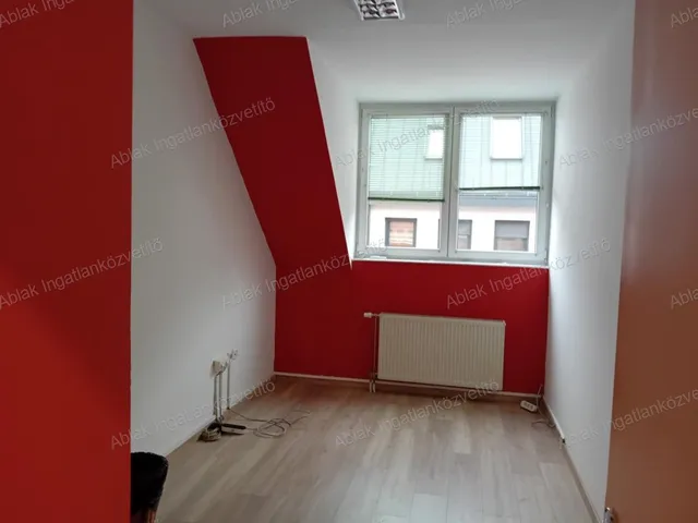 Kiadó kereskedelmi és ipari ingatlan Kecskemét, Belváros 17 nm