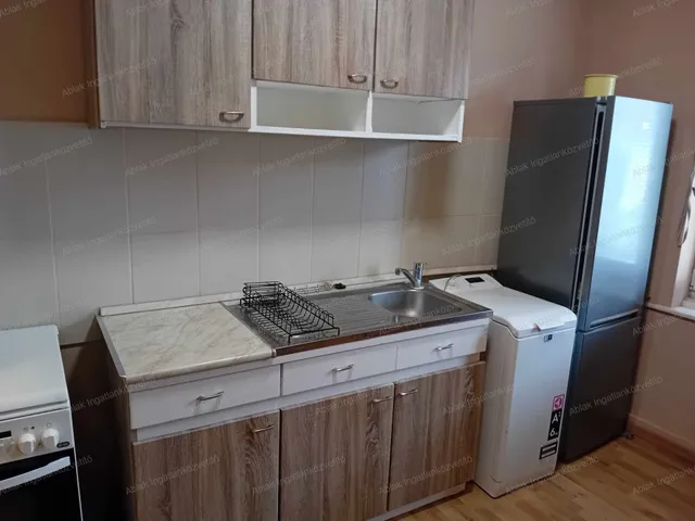 Kiadó lakás Kecskemét, Belváros 36 nm