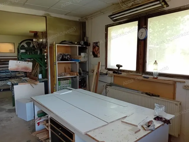 Kiadó kereskedelmi és ipari ingatlan Kecskemét, Belsőnyír 80 nm