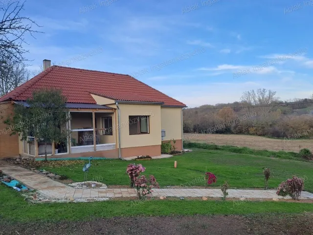 Eladó ház Bedegkér 78 nm
