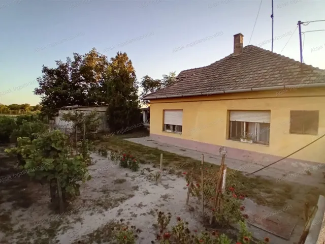 Eladó ház Izsák 87 nm