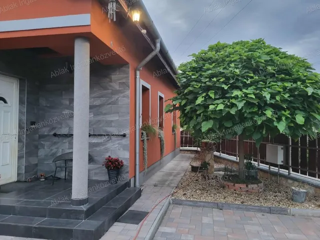 Eladó ház Kecskemét, Hunyadiváros 87 nm