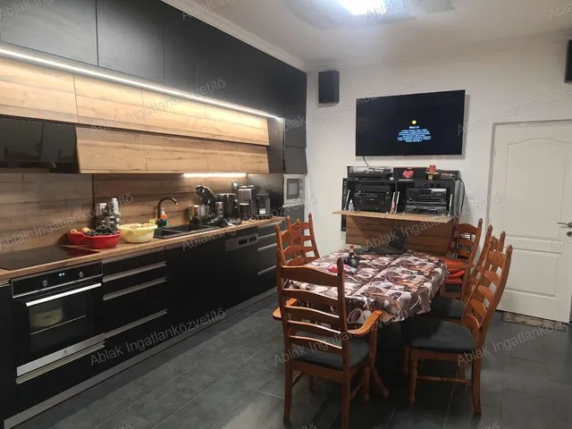 Eladó ház Kecskemét, Hunyadiváros 87 nm