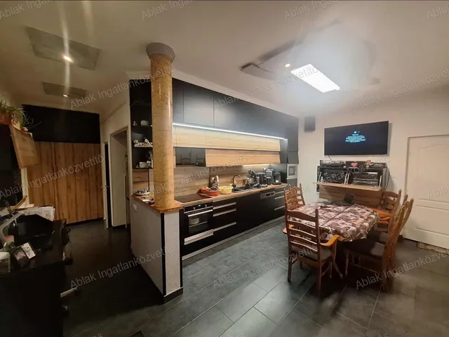 Eladó ház Kecskemét, Hunyadiváros 87 nm