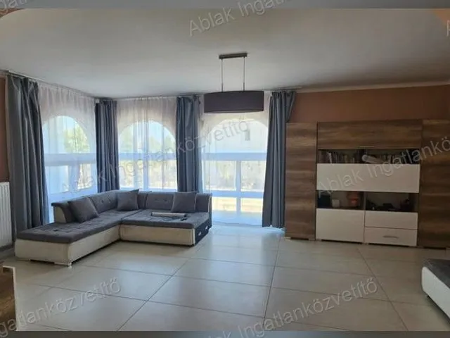 Eladó ház Tiszakécske, Kerekdomb 196 nm