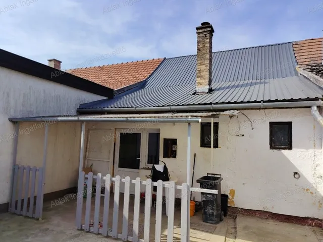 Eladó ház Kecskemét, Rendőrfalu 50 nm