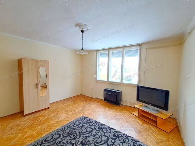 Eladó lakás Kecskemét, Műkertváros 38 nm