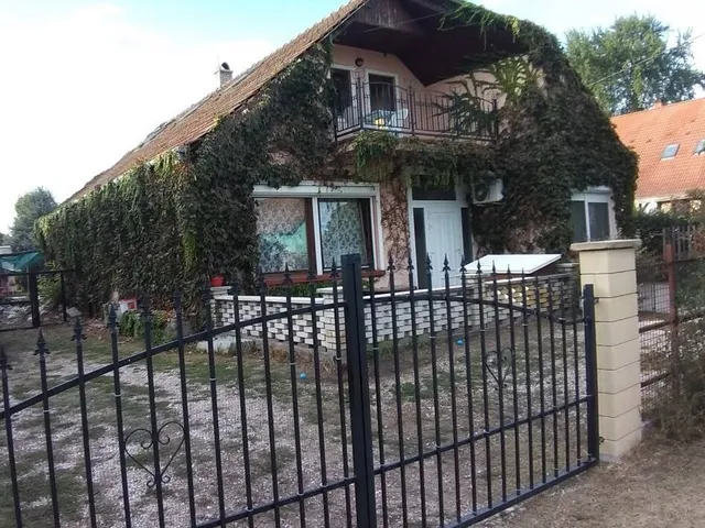 Eladó ház Táborfalva 295 nm