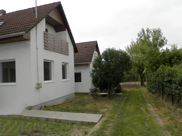 Eladó lakás Balatonlelle, Úszó 117 135 nm