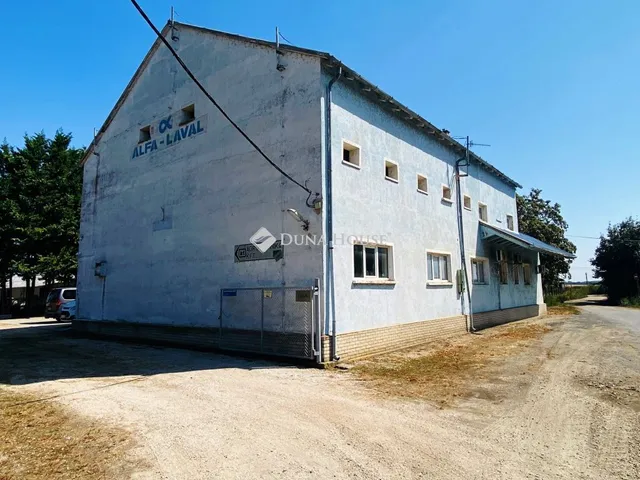 Eladó kereskedelmi és ipari ingatlan Seregélyes 1135 nm
