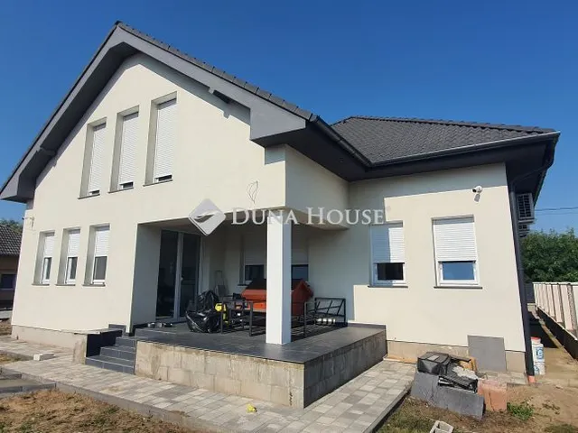 Eladó ház Csévharaszt 250 nm