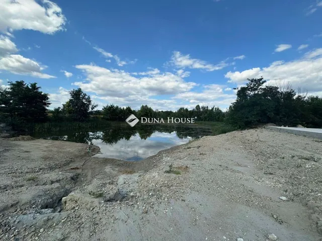 Eladó telek Taksony 13338 nm