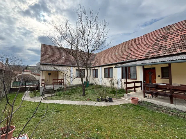 Eladó ház Etyek 150 nm