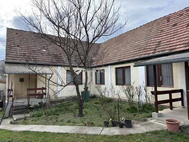 Eladó ház Etyek 150 nm