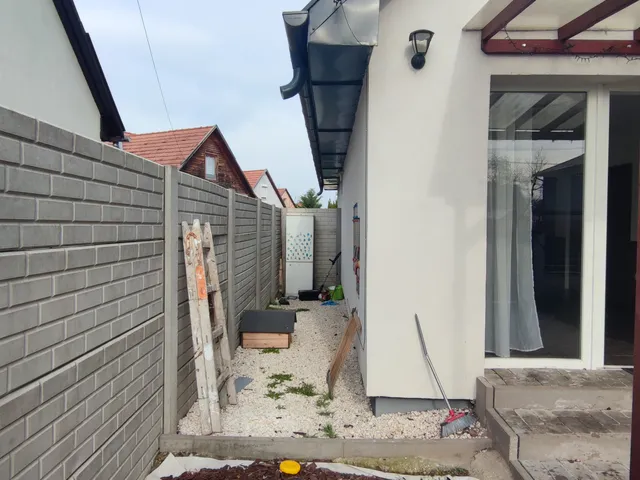 Eladó kereskedelmi és ipari ingatlan Szigethalom 42 nm