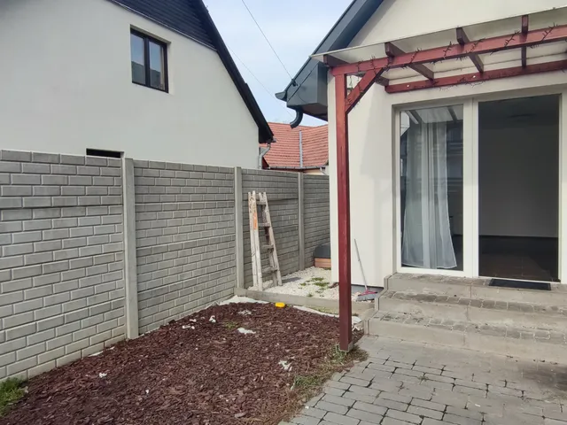 Eladó kereskedelmi és ipari ingatlan Szigethalom 42 nm