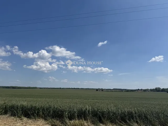 Eladó telek Úrhida 1078 nm