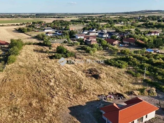 Eladó telek Úrhida 1078 nm