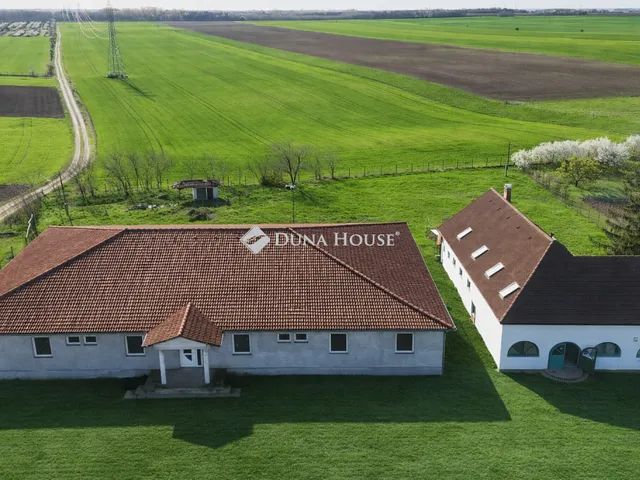 Eladó kereskedelmi és ipari ingatlan Dunaföldvár 286 nm