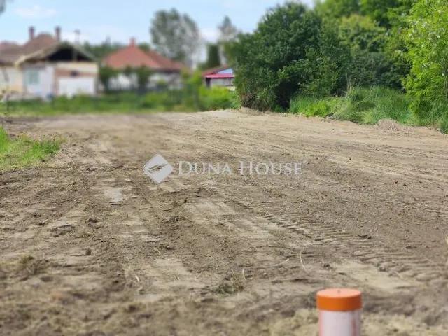 Eladó telek Tápiószele 810 nm