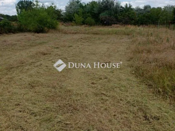Eladó telek Szabadbattyán 800 nm