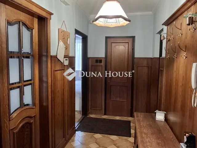 Kiadó ház Taksony 284 nm