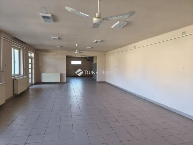 Eladó kereskedelmi és ipari ingatlan Szécsény 180 nm