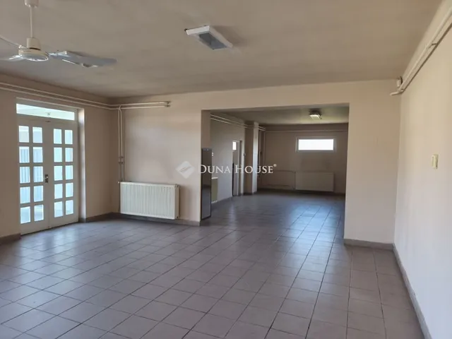 Eladó kereskedelmi és ipari ingatlan Szécsény 180 nm