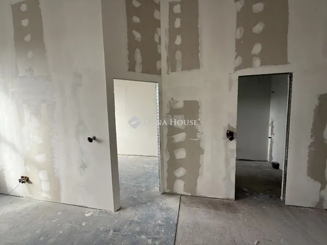 Eladó kereskedelmi és ipari ingatlan Budapest XXI. kerület 35 nm