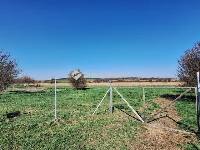 Eladó telek Velence 9995 nm