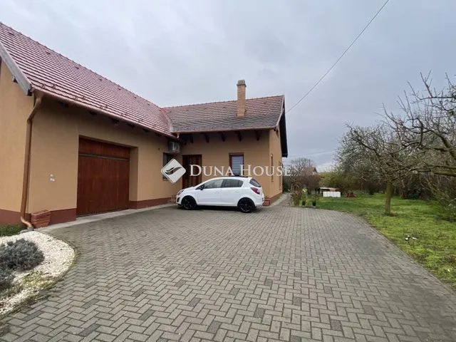 Eladó ház Tápióbicske 160 nm