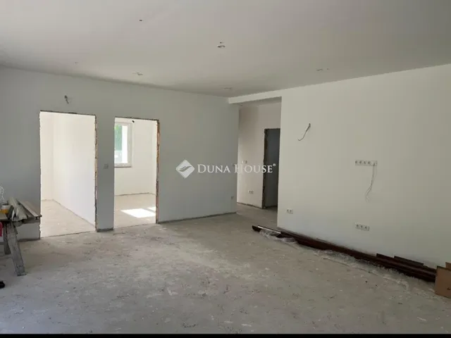 Eladó ház Besnyő 149 nm