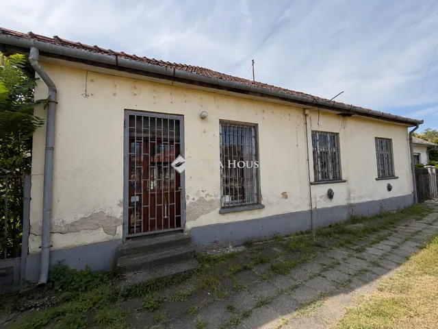 Eladó ház Tápiószecső 200 nm