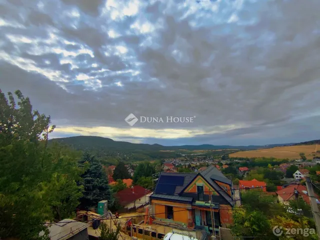 Eladó telek Üröm 561 nm