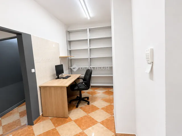 Eladó kereskedelmi és ipari ingatlan Budapest XX. kerület 56 nm