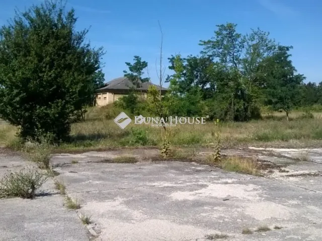 Eladó kereskedelmi és ipari ingatlan Pátka 527 nm