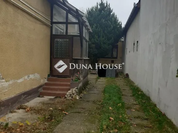 Eladó ház Budapest XXI. kerület, Komáromi utca 200 nm