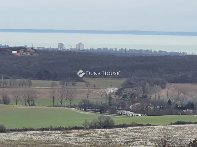 Eladó telek Pécsely 21191 nm