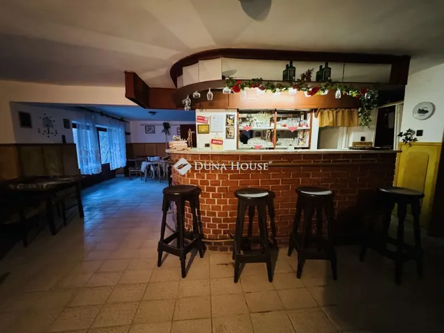 Eladó ház Pilisszentlászló, Szentendrei út 448 nm