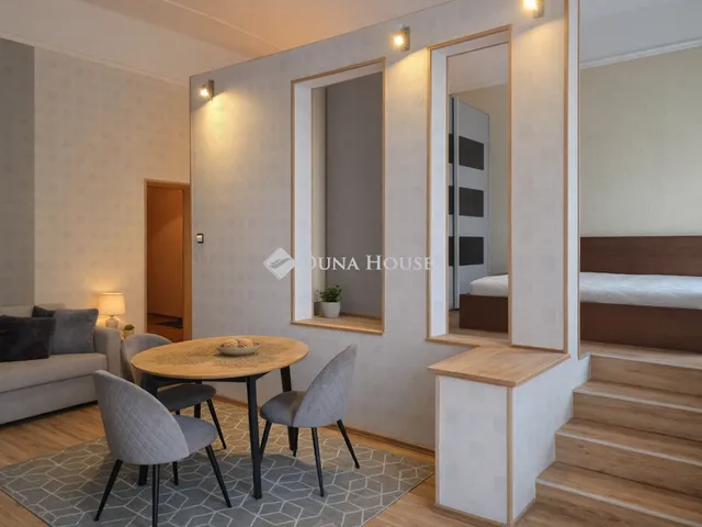 Eladó lakás Budapest V. kerület, Egyetem tér 52 nm