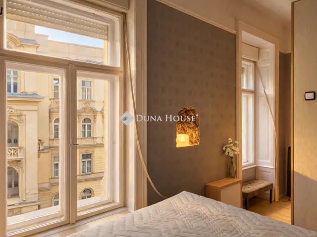 Eladó lakás Budapest V. kerület, Egyetem tér 52 nm