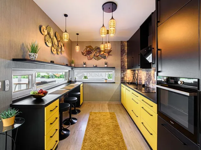 Eladó ház Csömör 270 nm