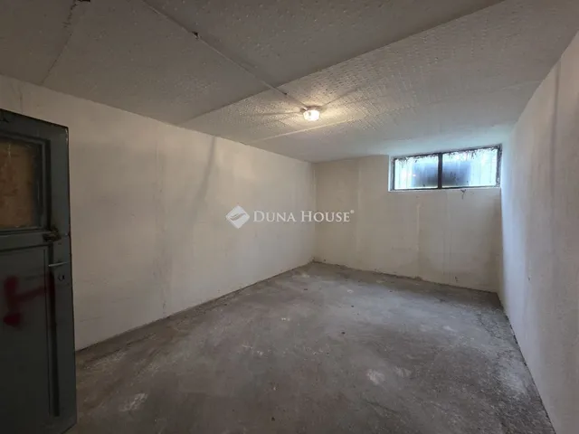 Eladó kereskedelmi és ipari ingatlan Budapest XIV. kerület, Angol utca 73 nm