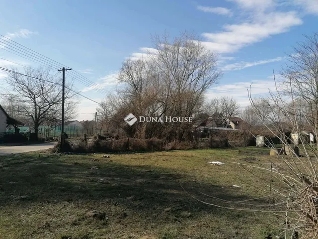 Eladó telek Csörög, Duna utca 676 nm