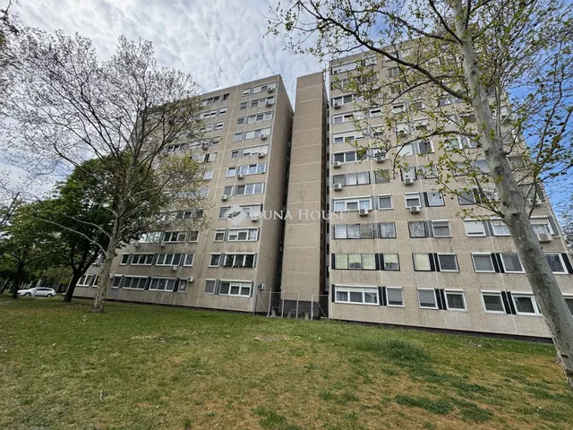 Eladó lakás Budapest XV. kerület, Mézeskalács tér 45 nm