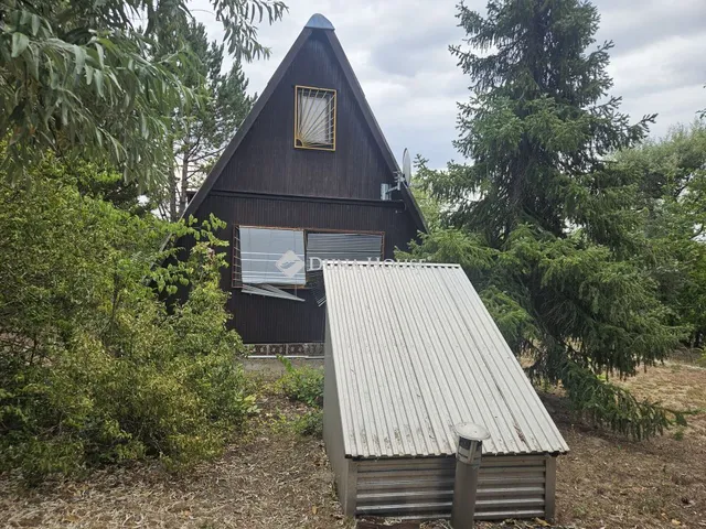 Eladó nyaraló Pócsmegyer 57 nm